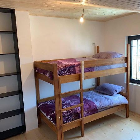 Guest House Tivko Katce กอสติวาร์ ภายนอก รูปภาพ