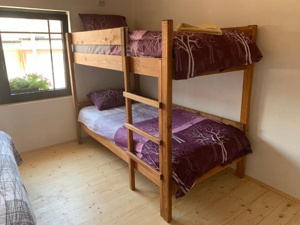 Guest House Tivko Katce กอสติวาร์ ภายนอก รูปภาพ