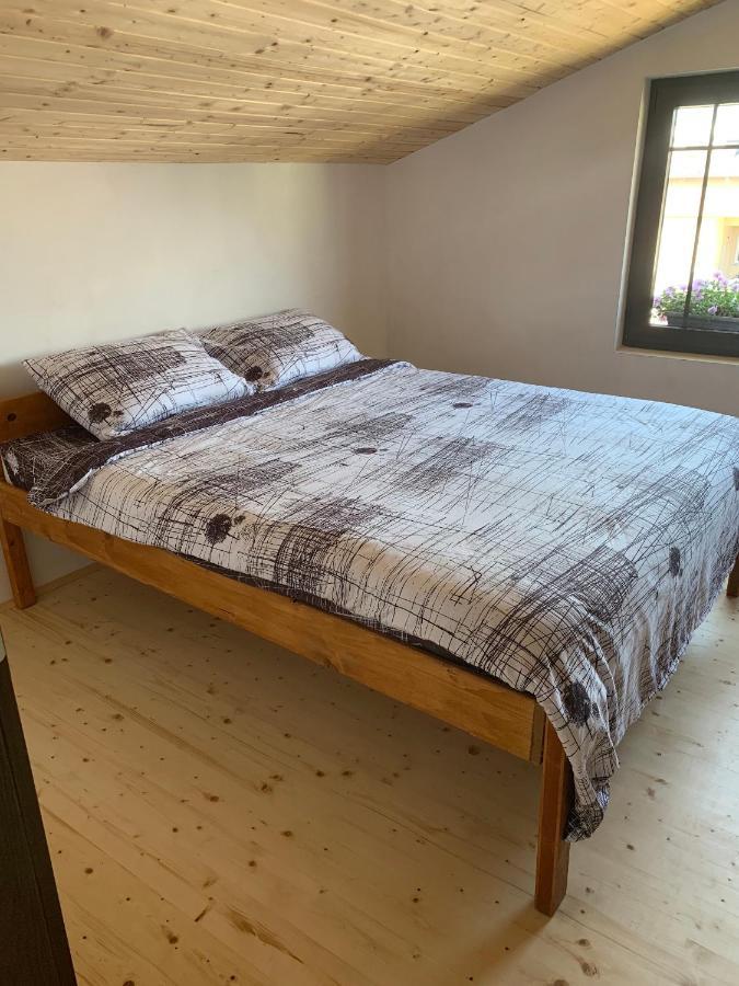 Guest House Tivko Katce กอสติวาร์ ภายนอก รูปภาพ