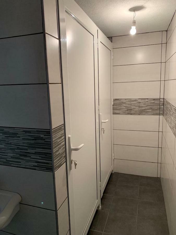 Guest House Tivko Katce กอสติวาร์ ภายนอก รูปภาพ