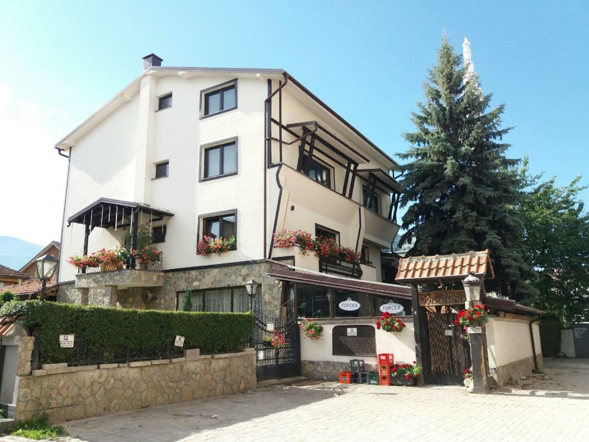 Guest House Tivko Katce กอสติวาร์ ภายนอก รูปภาพ
